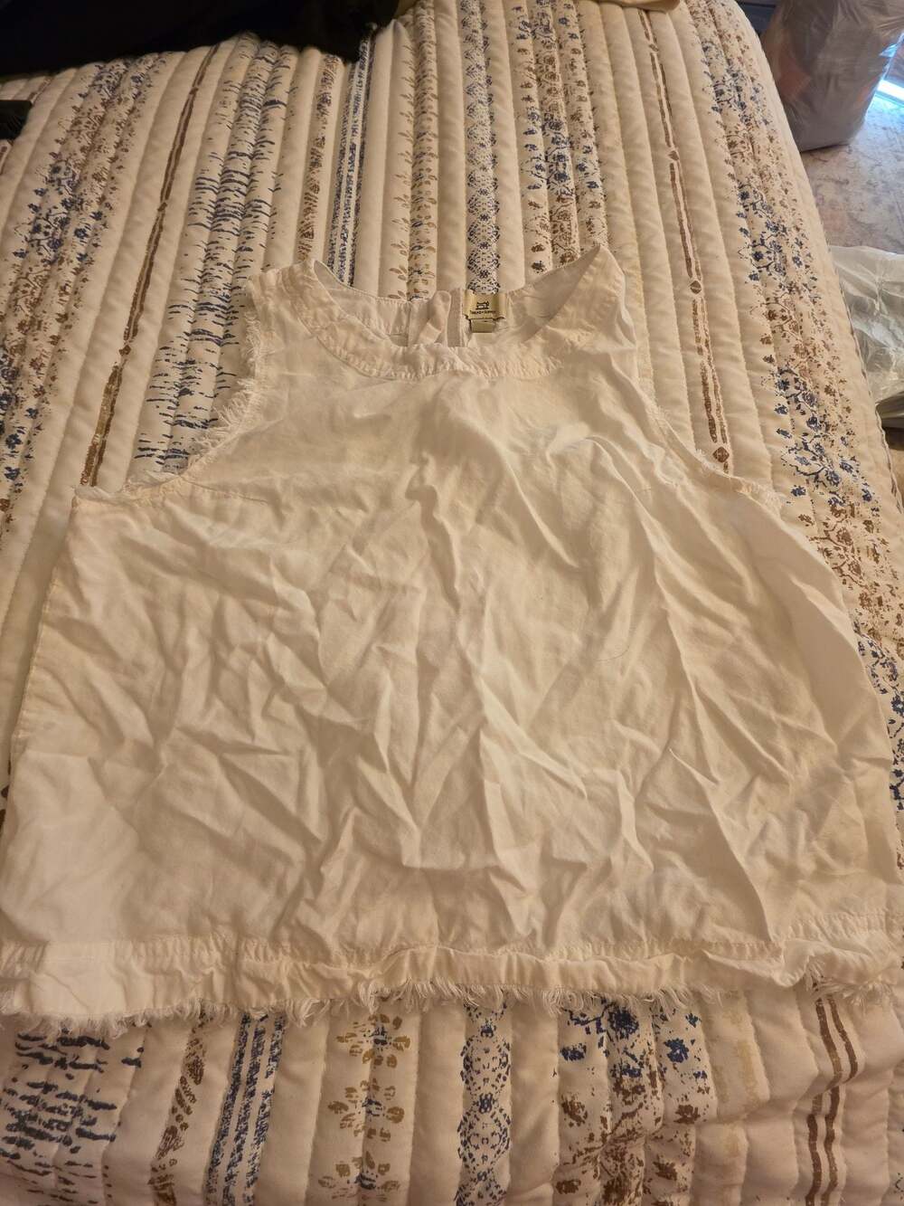 Thread & Supply White Sleeveless Raw Hem Button-Front Tank Top